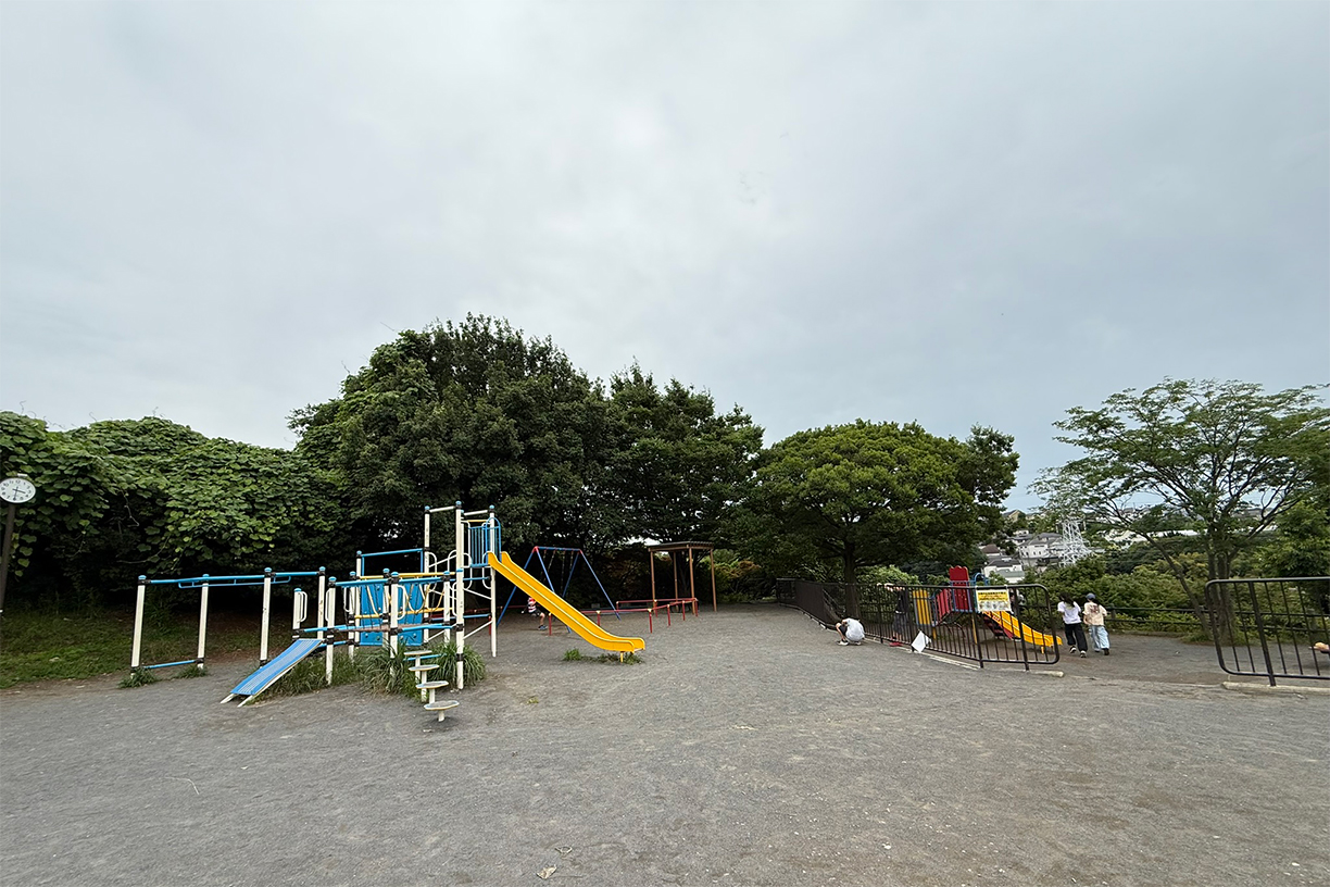 師岡町公園 徒歩約6分(約450m)